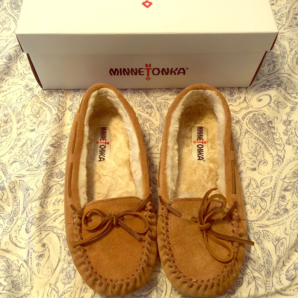 *ONE HOUR SALE* Minnetonka Shoes! Size 7!!